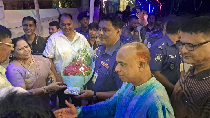 মন্দির পরিদর্শনে এসপি মির্জা সায়েম মাহমুদ